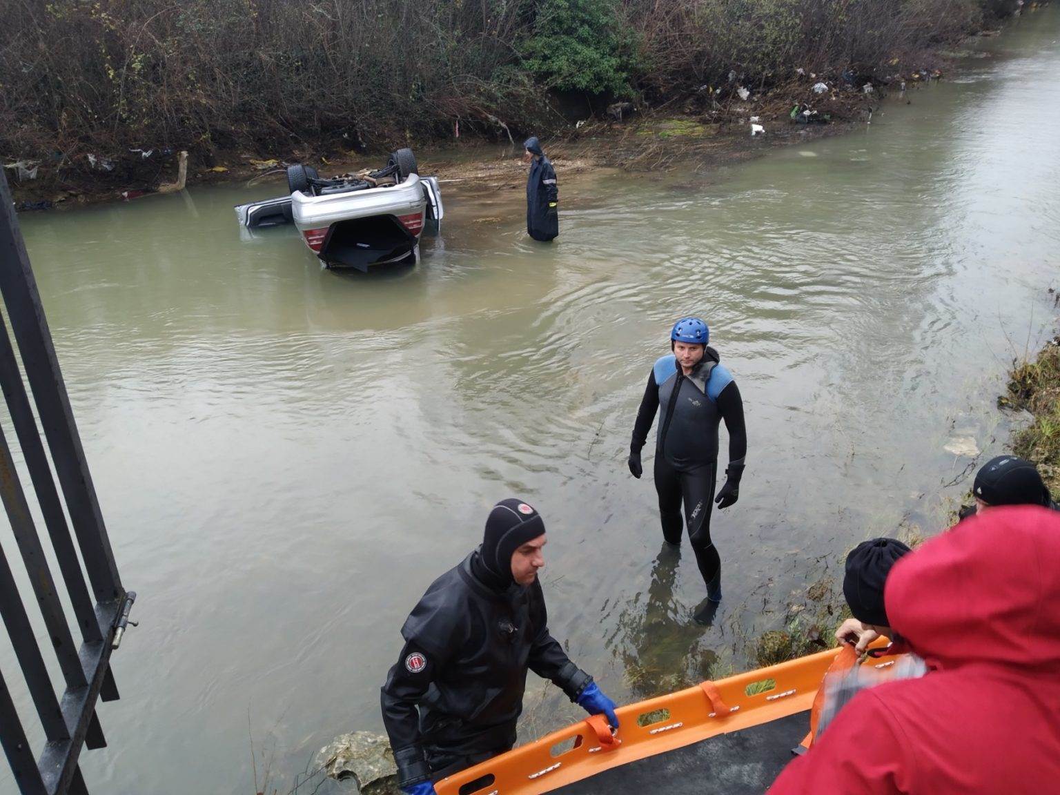 Tragedija u Mostaru: Automobil sletio u rijeku, vozač poginuo