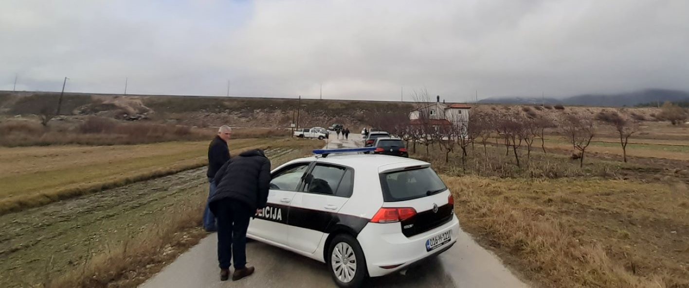 TRAGEDIJA U POSUŠJU: Osam mladih osoba se ugušilo plinom u vikendici!