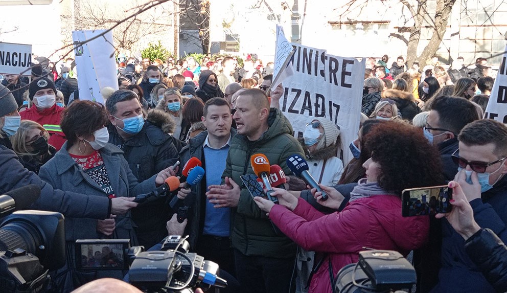 MUP upozorio sudionike prosvjedne šetnje medicinskih radnika