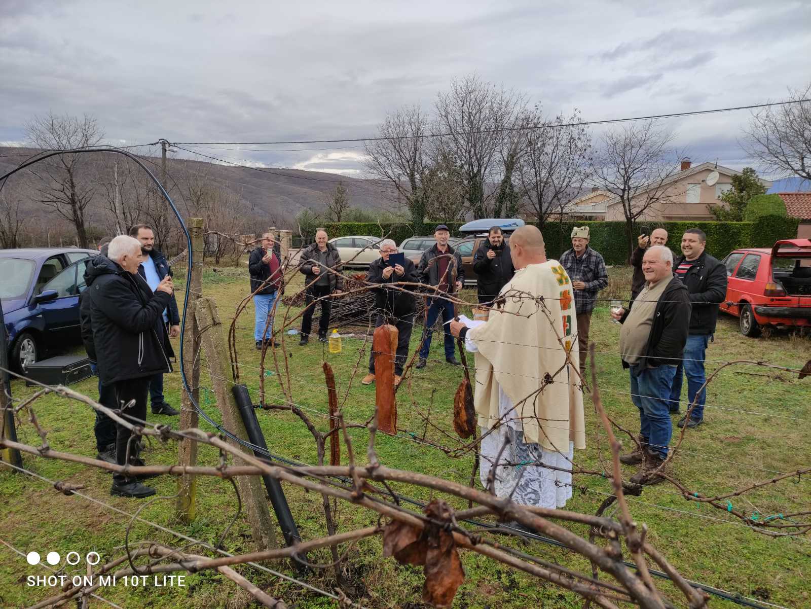 'Vinski biskup' na manifestaciji na Buni