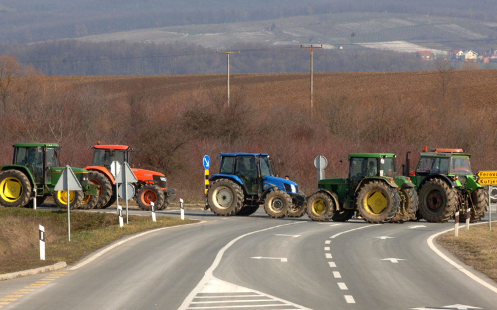 Lažno domoljublje i zaštita tuđih interesa
