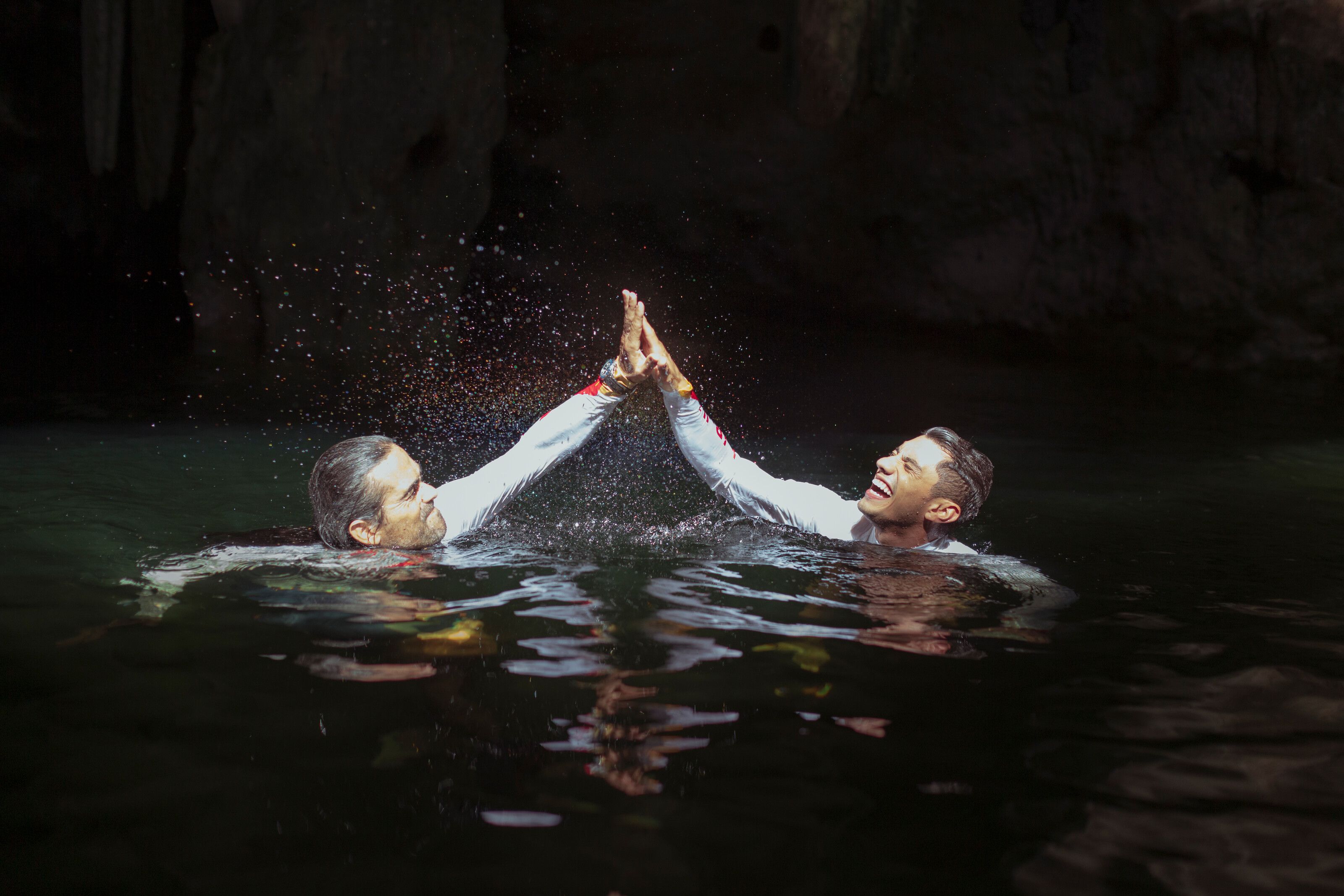 POGLEDAJTE VIDEO Orlando Duque i Jonathan Paredes u meksičkoj cliff diving avanturi