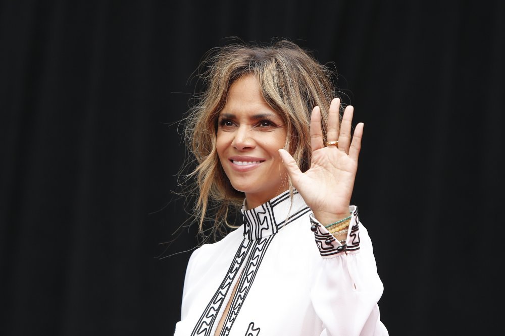 Halle Berry u toplesu pleše za svog dečka