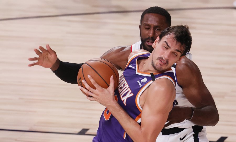 NBA: Sunsi nastavljaju lov za Jazzom, Sixersi čuvaju vrh Istoka