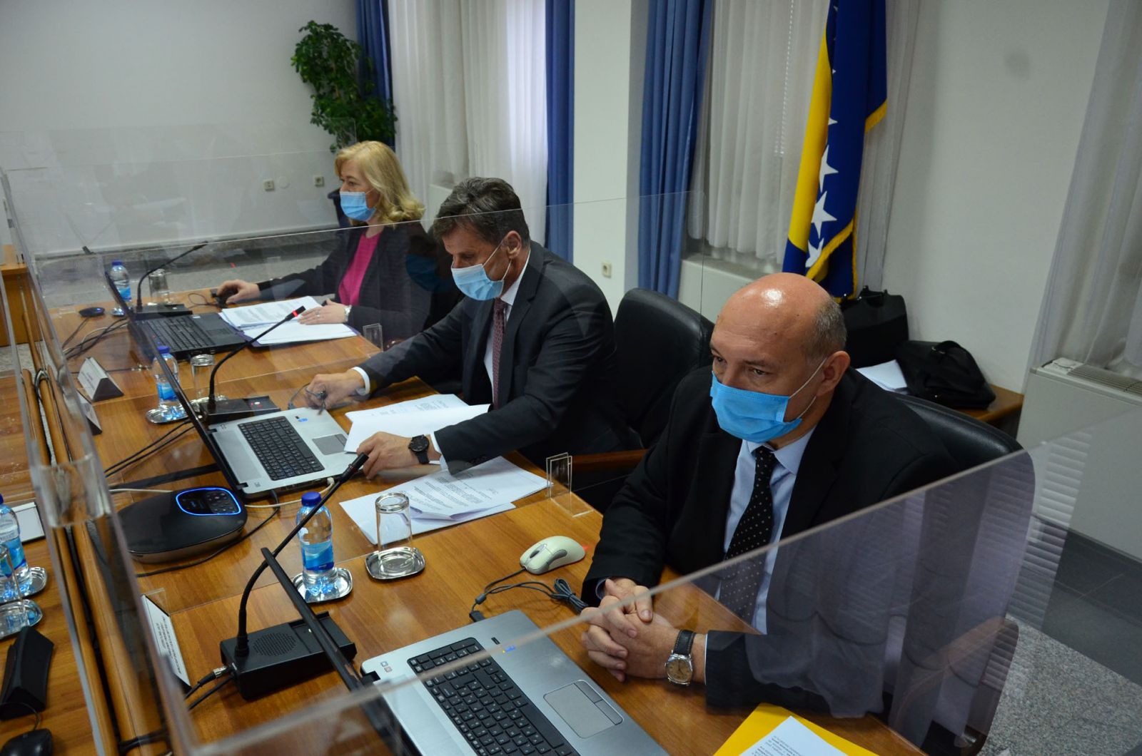 Federacija se u ovoj godini zadužuje za više od dvije milijarde maraka!