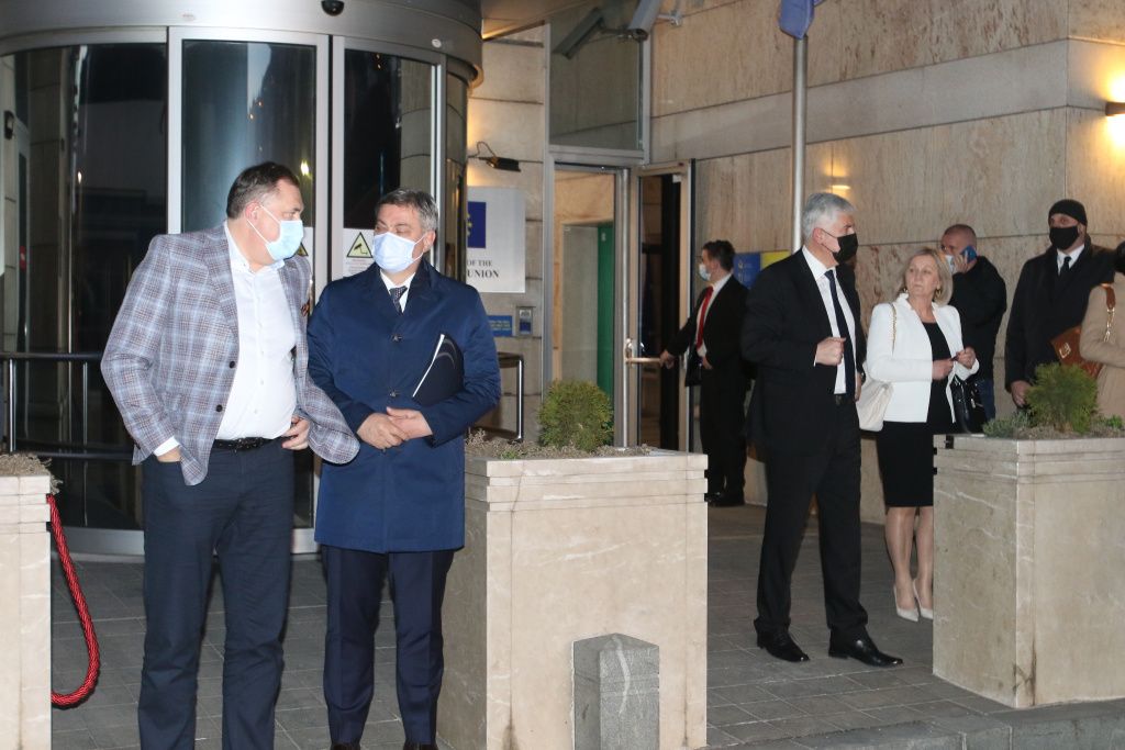 Nakon sastanka u zgradi EU obratio se samo Izetbegović