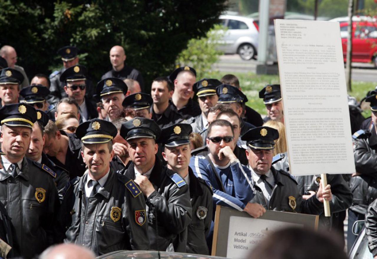 Policajci ljuti na Komšića i Džaferovića