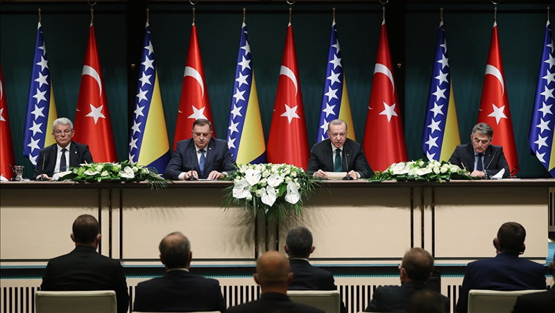 TROJKA U TURSKOJ: Erdogan šalje 30.000 vakcina