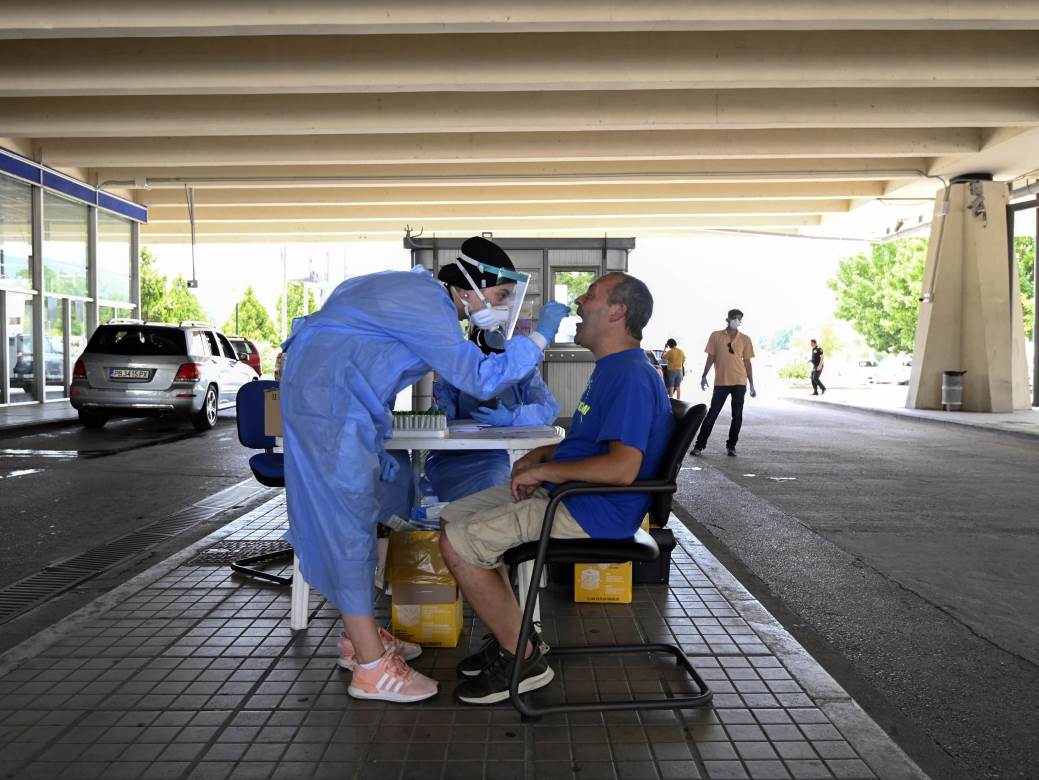 ČISTI BIZNIS: Zbog skupe 'PCR-vize' običan čovjek teško do odmora preko granice