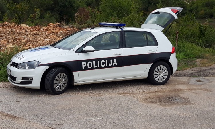 HNŽ: Bježao policiji pa napao policajca