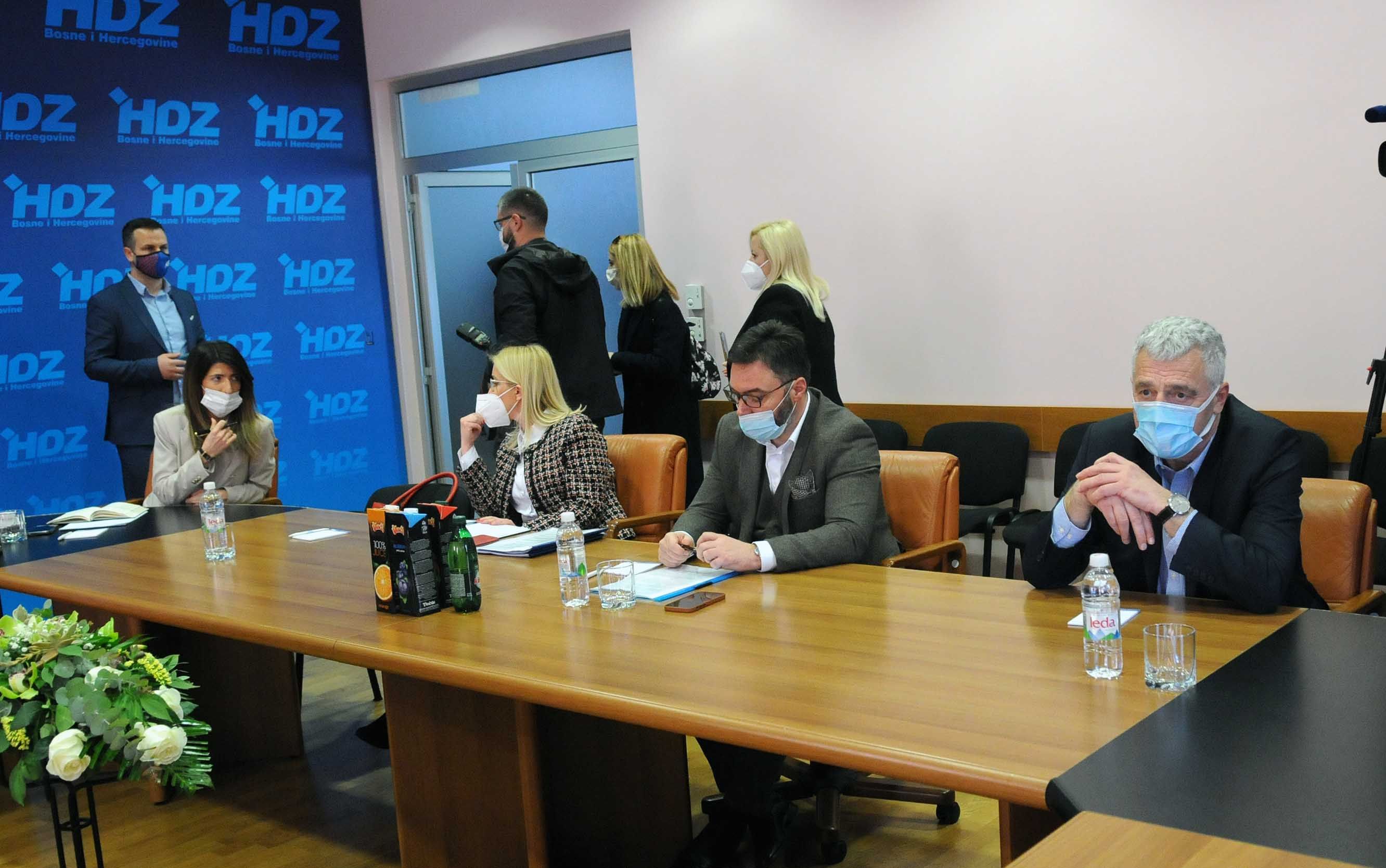U Mostaru sjedili SDA, HDZ i SNSD! Što su dogovorili?