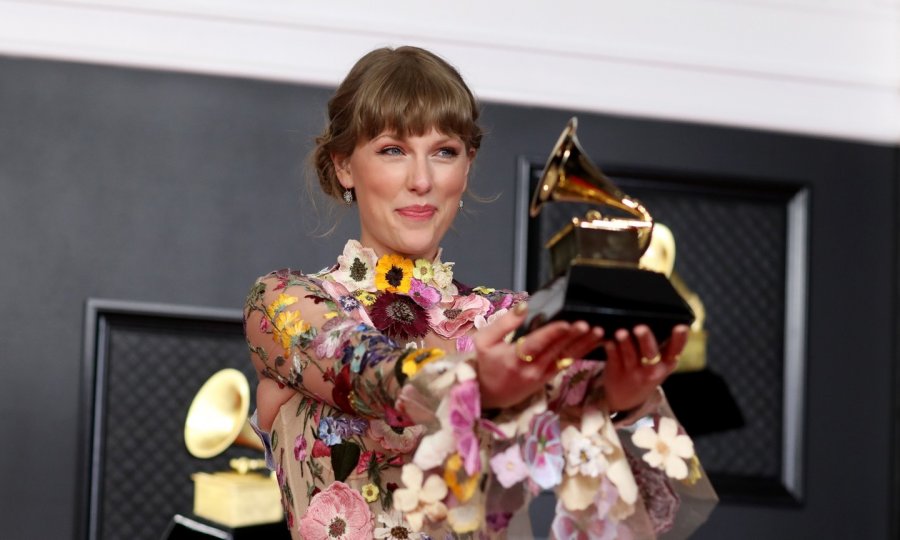 Taylor Swift osvojila Grammy za najbolji album i ušla povijest, a Beyonce postala rekorderka i sad ih u karijeri ima ukupno 28