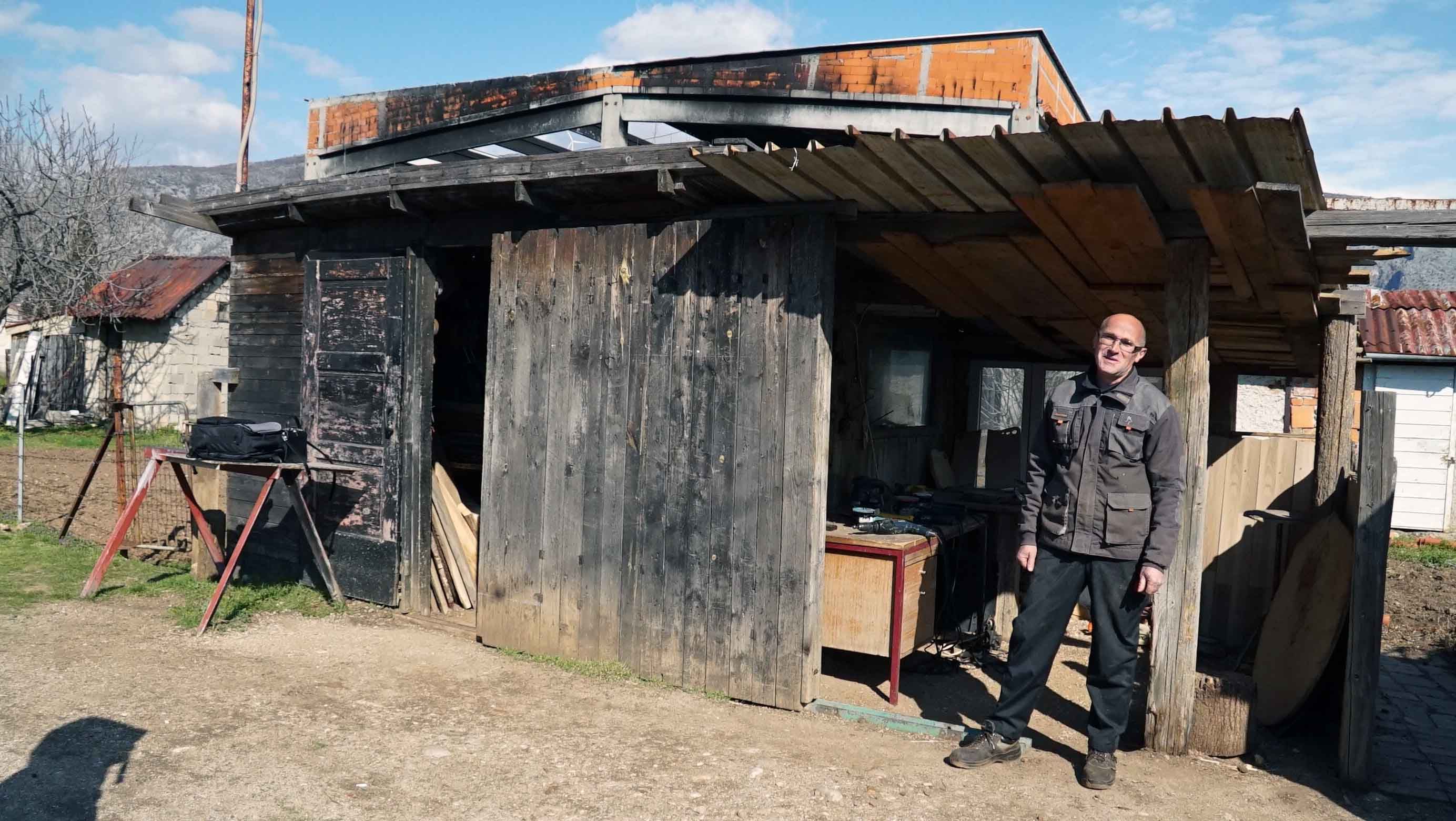 TEŽAK ŽIVOT ZANATLIJA Željko Pavlović: Radim skučenom prostoru i neadekvatnim uvjetima (VIDEO)