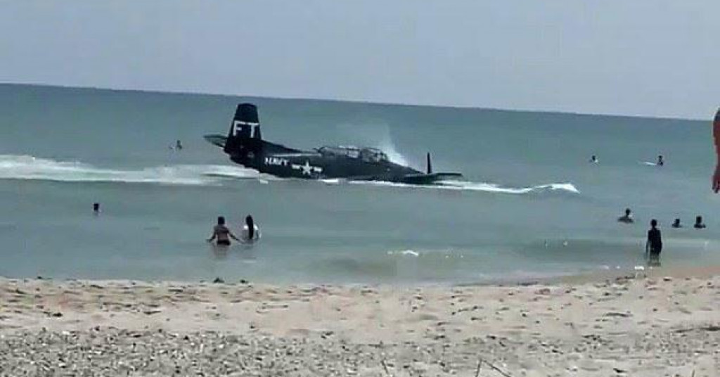 VIDEO Avion iz 2. svjetskog rata sletio na plažu, ravno među kupače