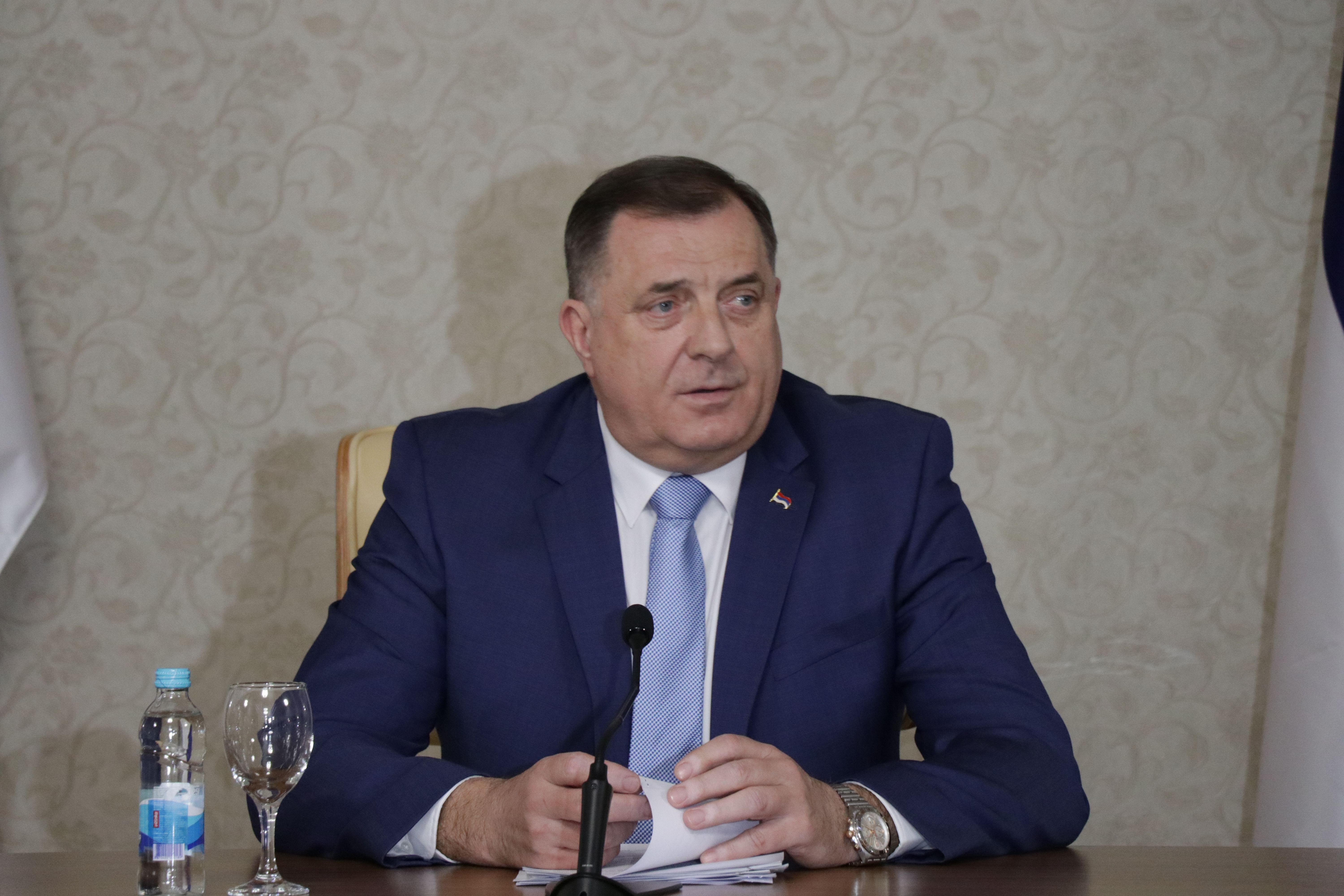 Dodik pokrenuo peticiju kojom se odbacuje Inzkov zakon i u kojoj se tvrdi da "nije bilo genocida"