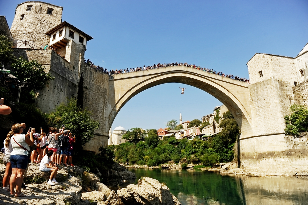 Skokovi sa Starog mosta podijelili HDZ i SDA