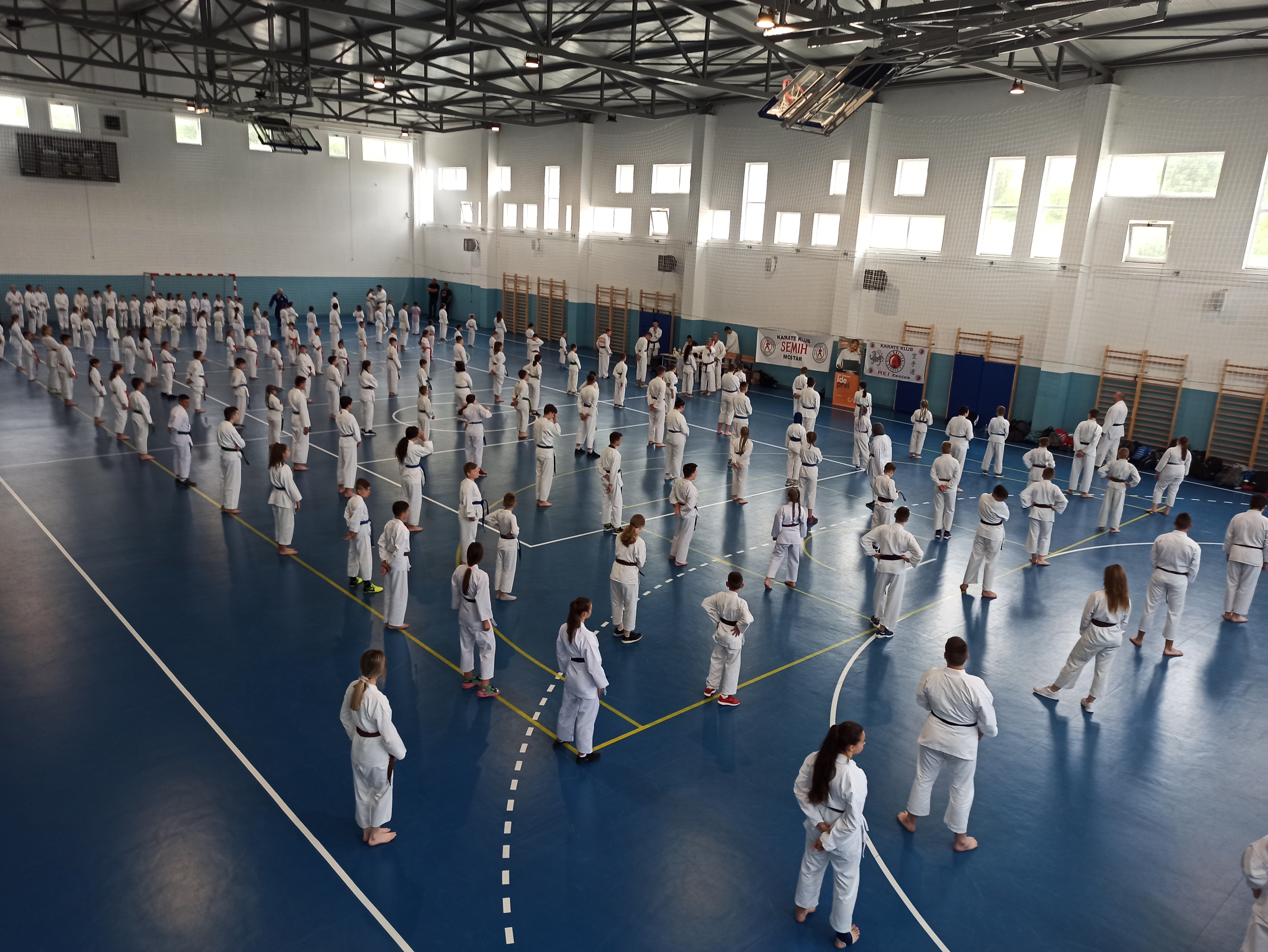 Preko dvije stotine sudionika na velikom karate seminaru KK Semih