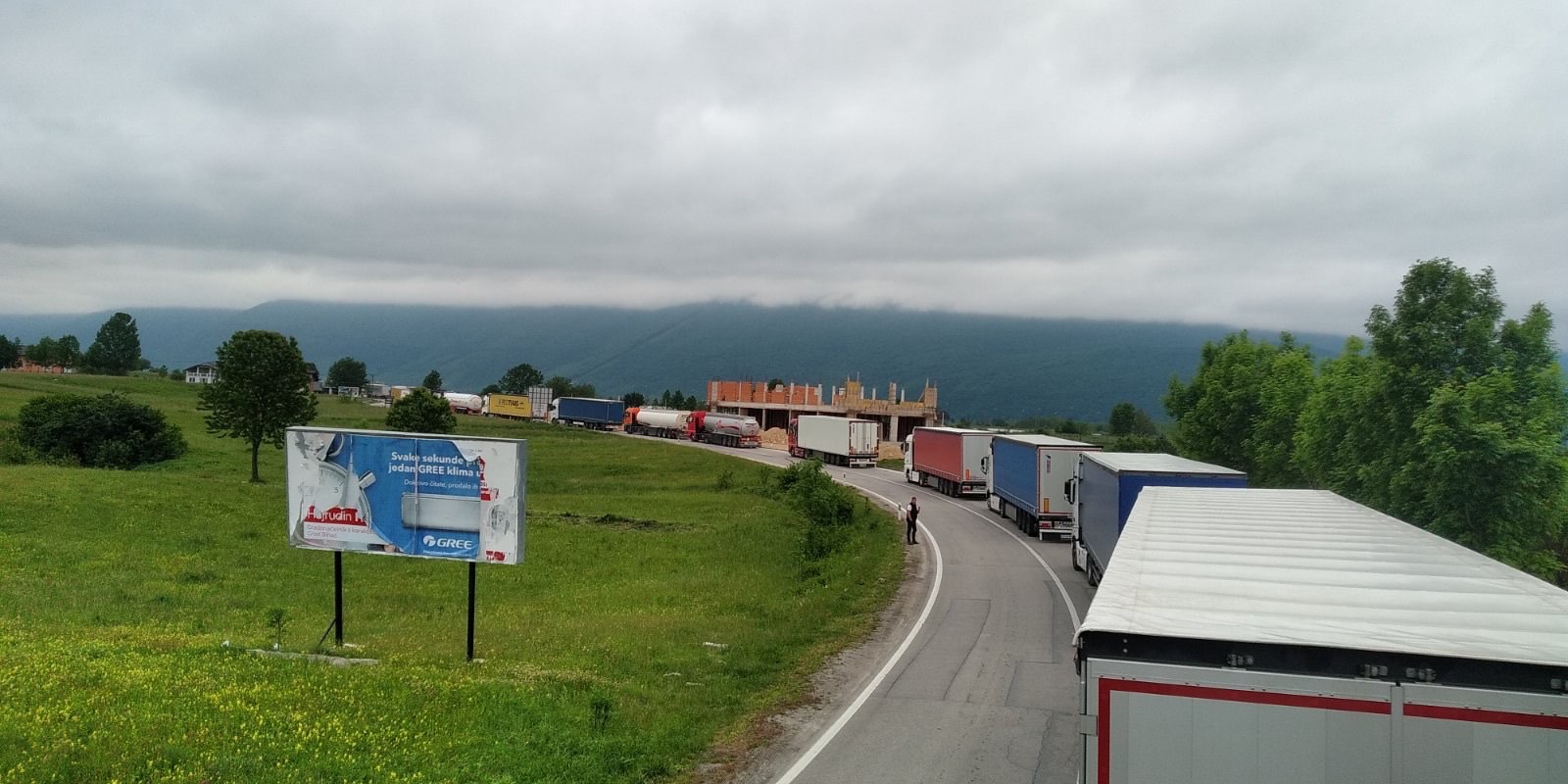 KAOS NA GRANICI SA HRVATSKOM: Kolone duge i 10 kilometara!