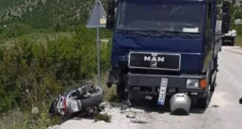 U sudaru s kamionom poginuo motociklist