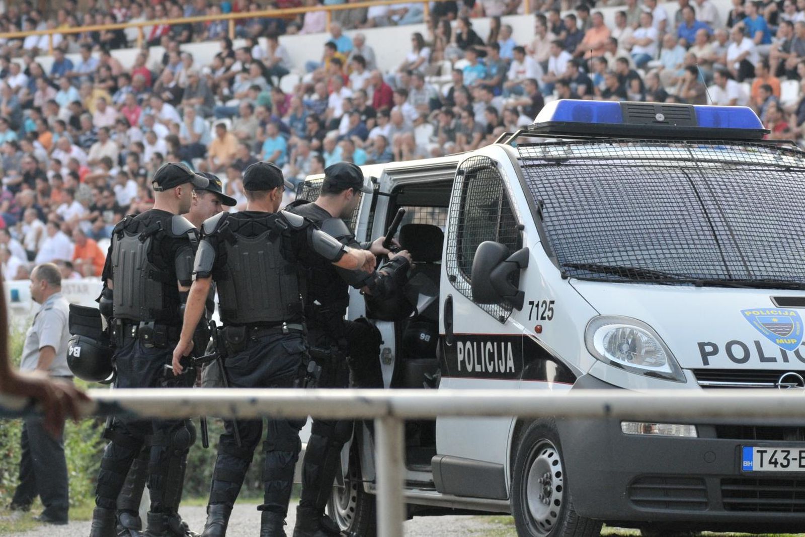 MOSTARSKI NEREDI Od sukoba na Bulevaru do ganjanja igrača