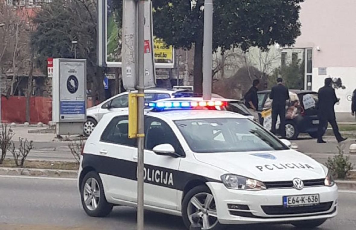 MOSTAR Razbojnik radnicu trafike posjekao nožem