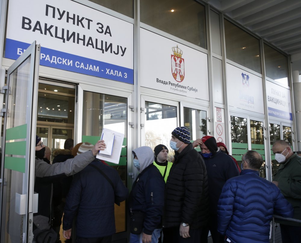 U Srbiji se puno više ljudi cijepi nakon što im je Vučić obećao po 25 eura