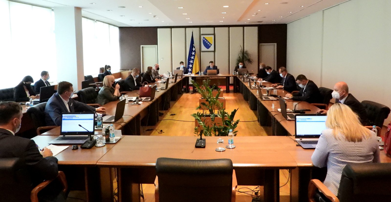 HDZ BiH i SDA i dalje u svom paralelnom svijetu dok država tone sve dublje