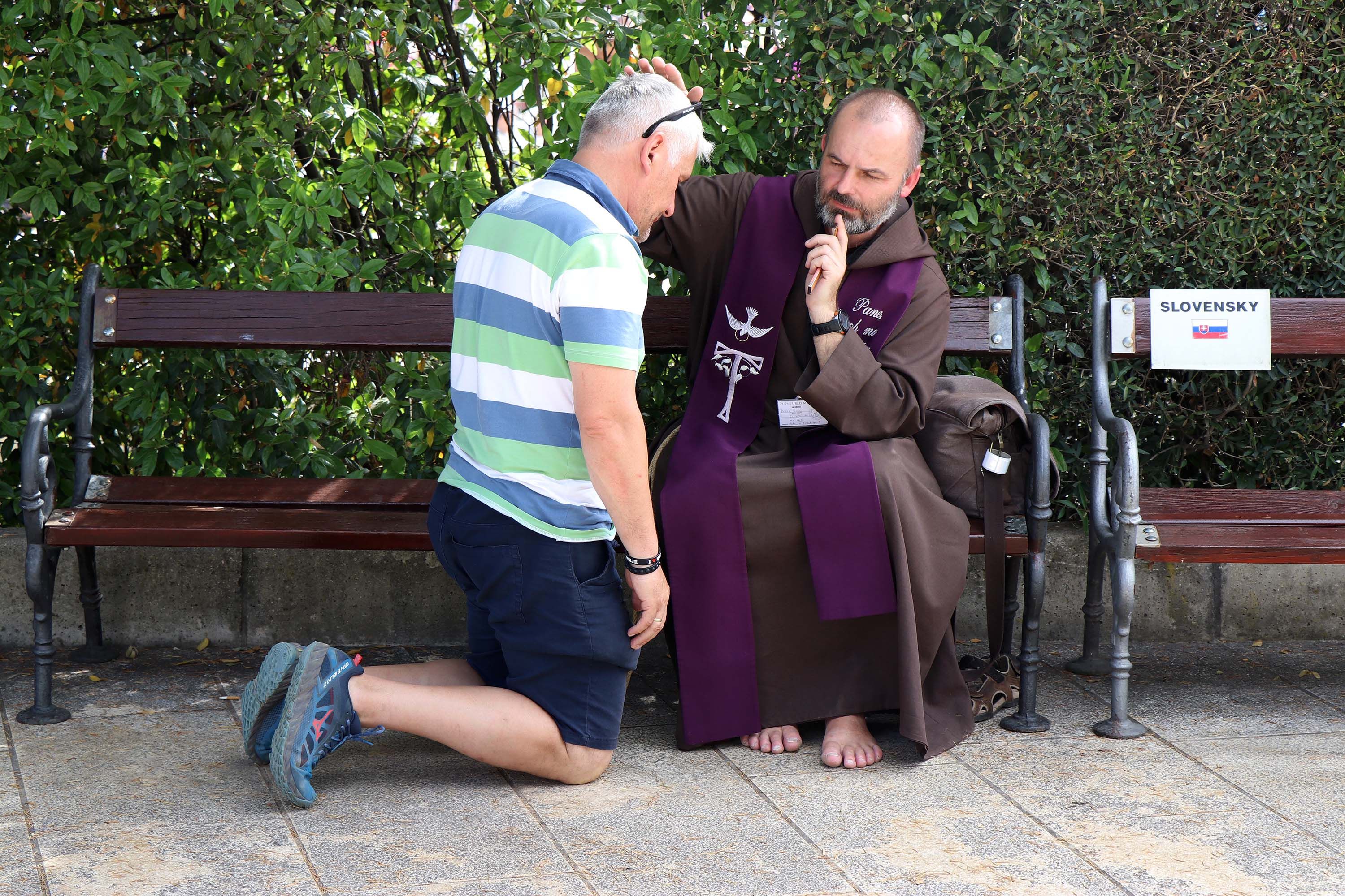 Mnoštvo vjernika stiglo u Međugorje (FOTO)