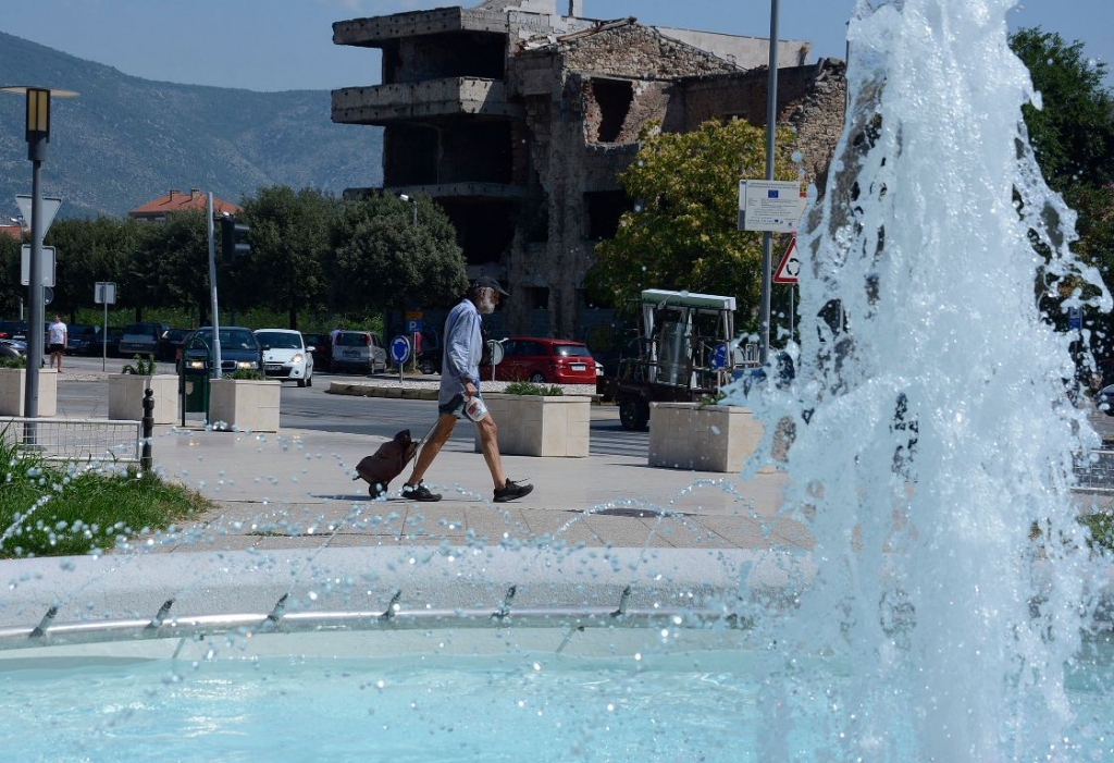 TROPSKE VRUĆINE U MOSTARU: Ne izlazite od 10 do 17 sati!