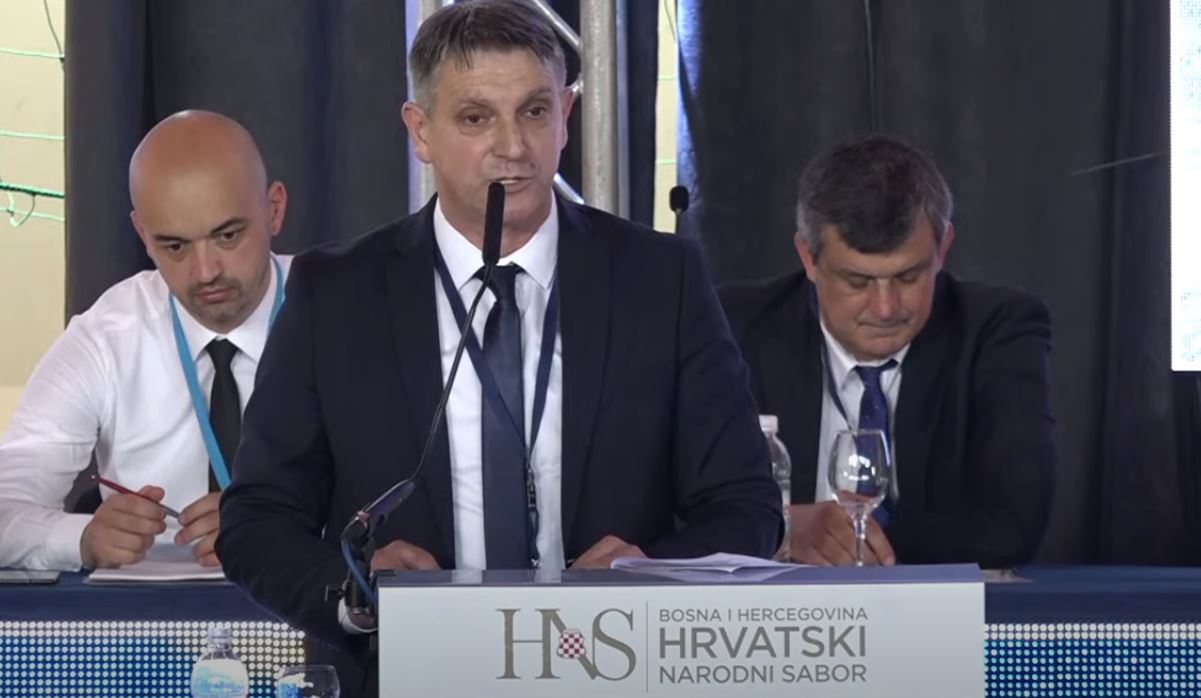 Previšić na HNS-u: Volim ovu zemlju, ali mrzim državu zbog političara koji i dolaze iz mog naroda