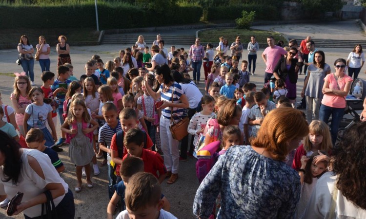 Grad Mostar osigurao besplatne udžbenike za sve mostarske prvašiće