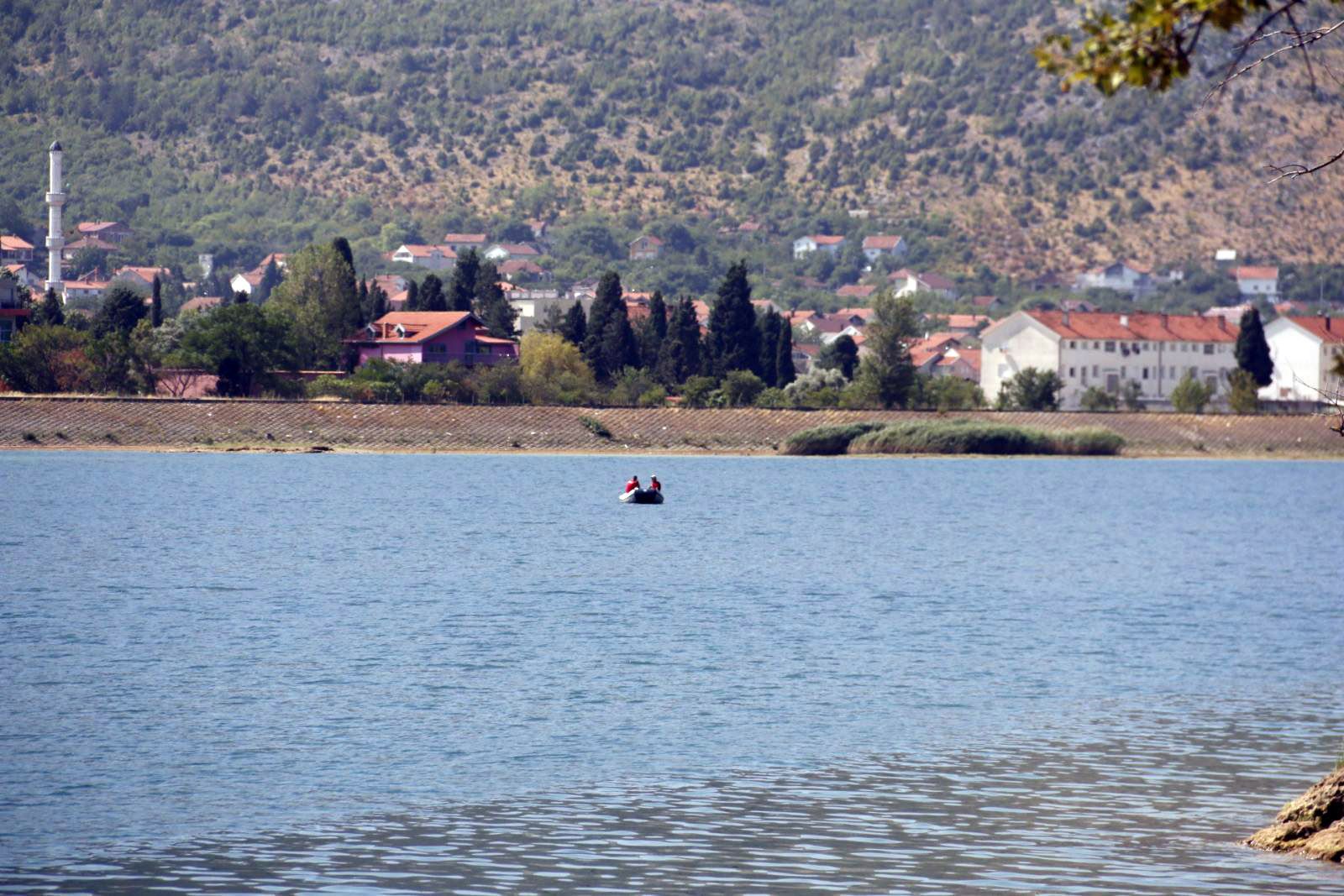 Danas se nastavlja potraga za mladićem koji se utopio u Mostarskom jezeru