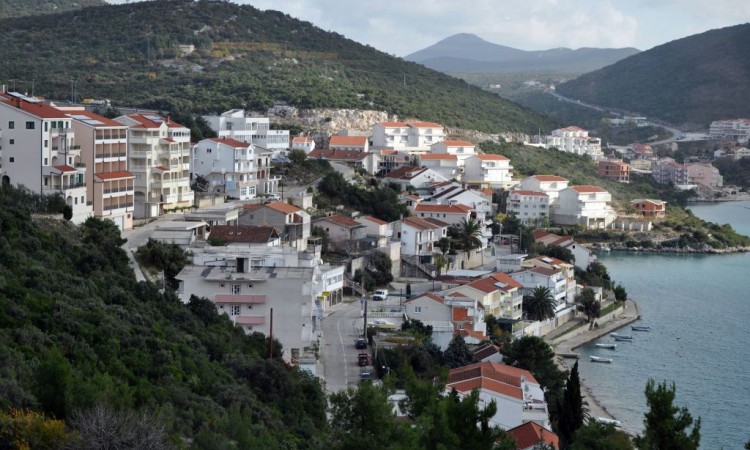 Zbog ubojstva troje djece u Neumu dan žalosti