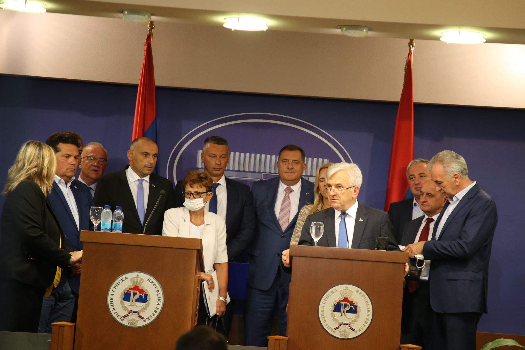 Predstavnici RS-a kažu da više neće raditi u institucijama BiH, ali se plaća ne odriču!
