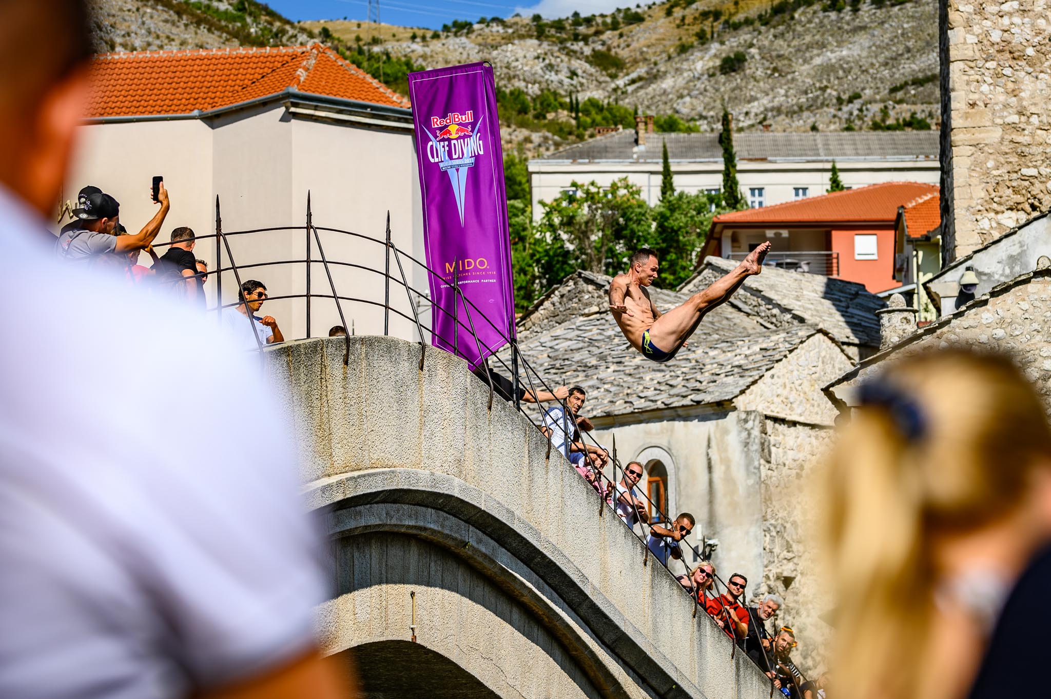 Danas cliff diving spektakl na Starom mostu