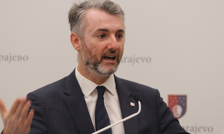 Za dolazak na posao morat ćete biti cijepljeni, imati potvrdu o preboljenom COVID-u ili raditi PCR test svaka tri dana?