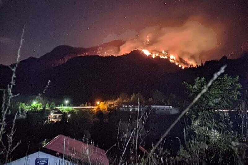 Teška noć za mještane Donje Jablanice, vatra se približila kućama na 700 metara