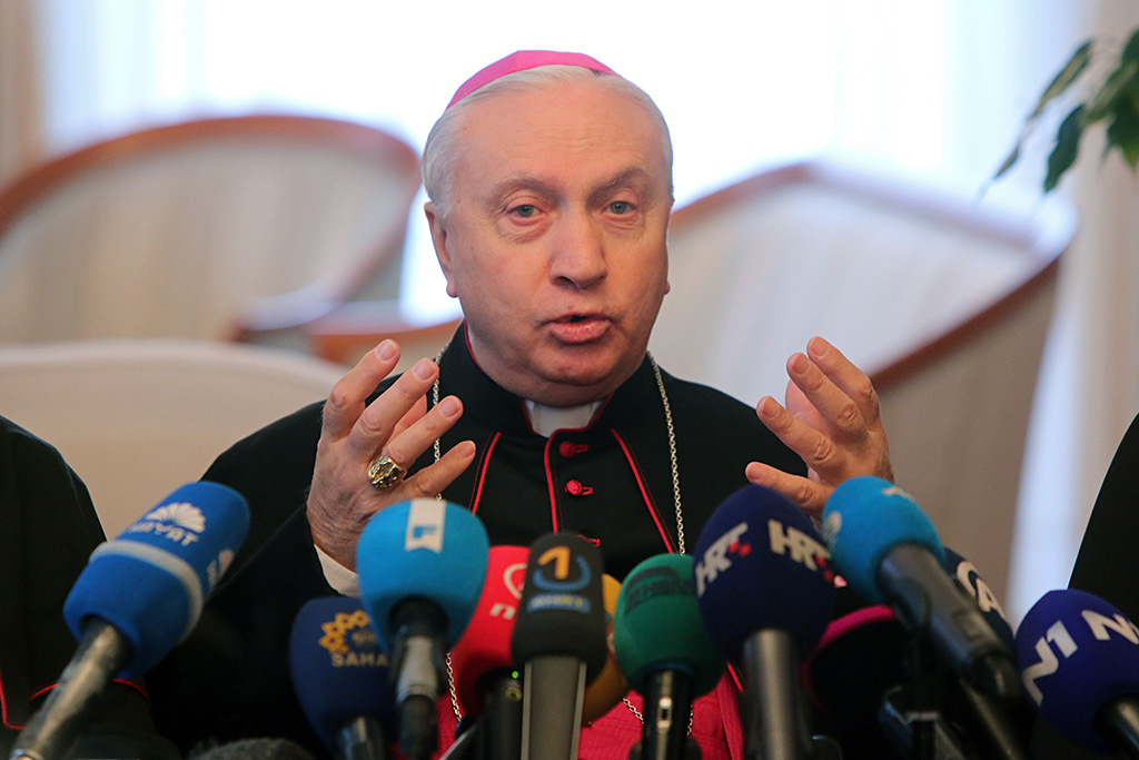 Papa Franjo prihvatio odreknuće od službe apostolskog nuncija u BiH
