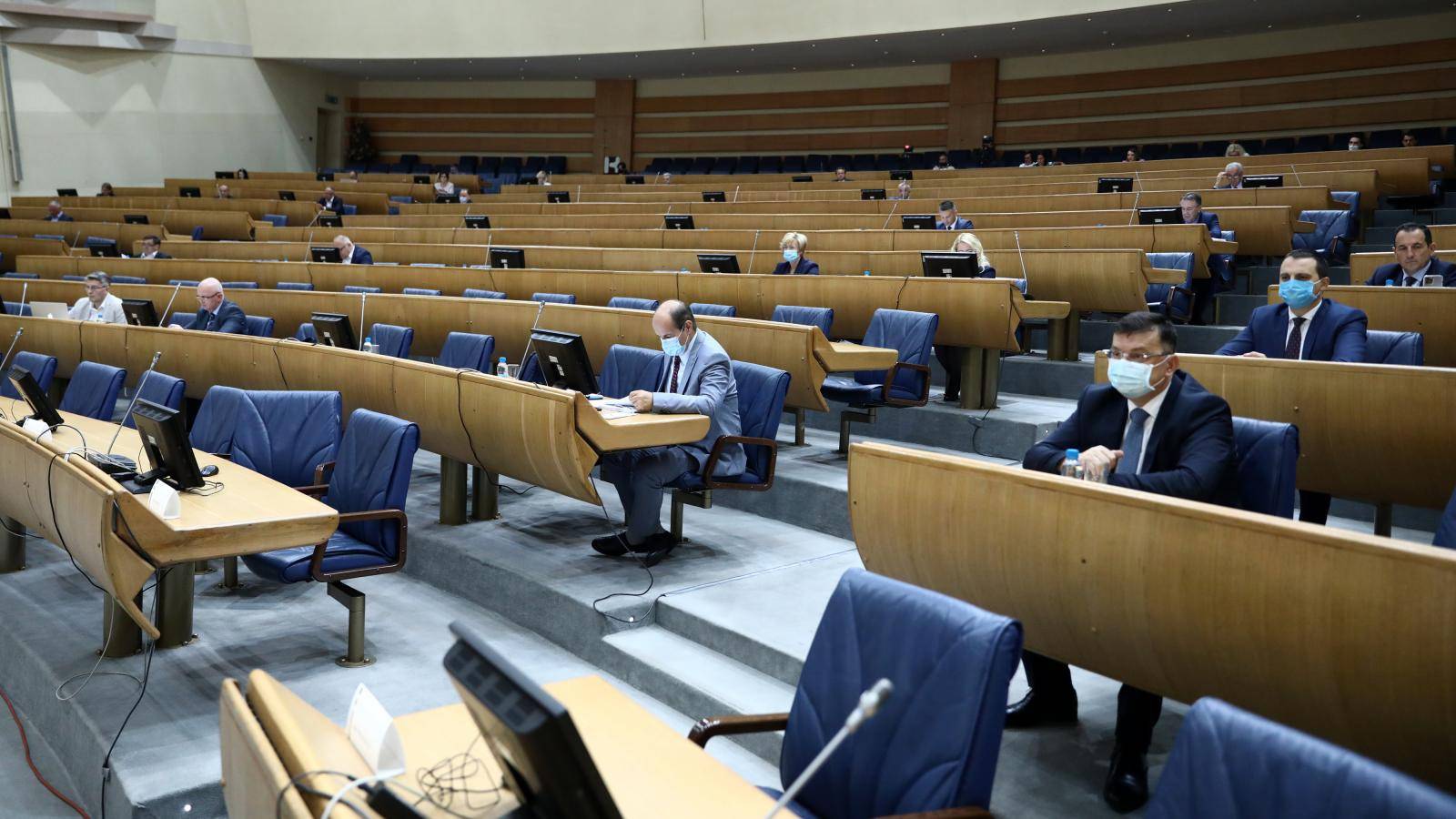 PARAZITI Ne rade ništa, troše novac građana i nitko ih ne kažnjava