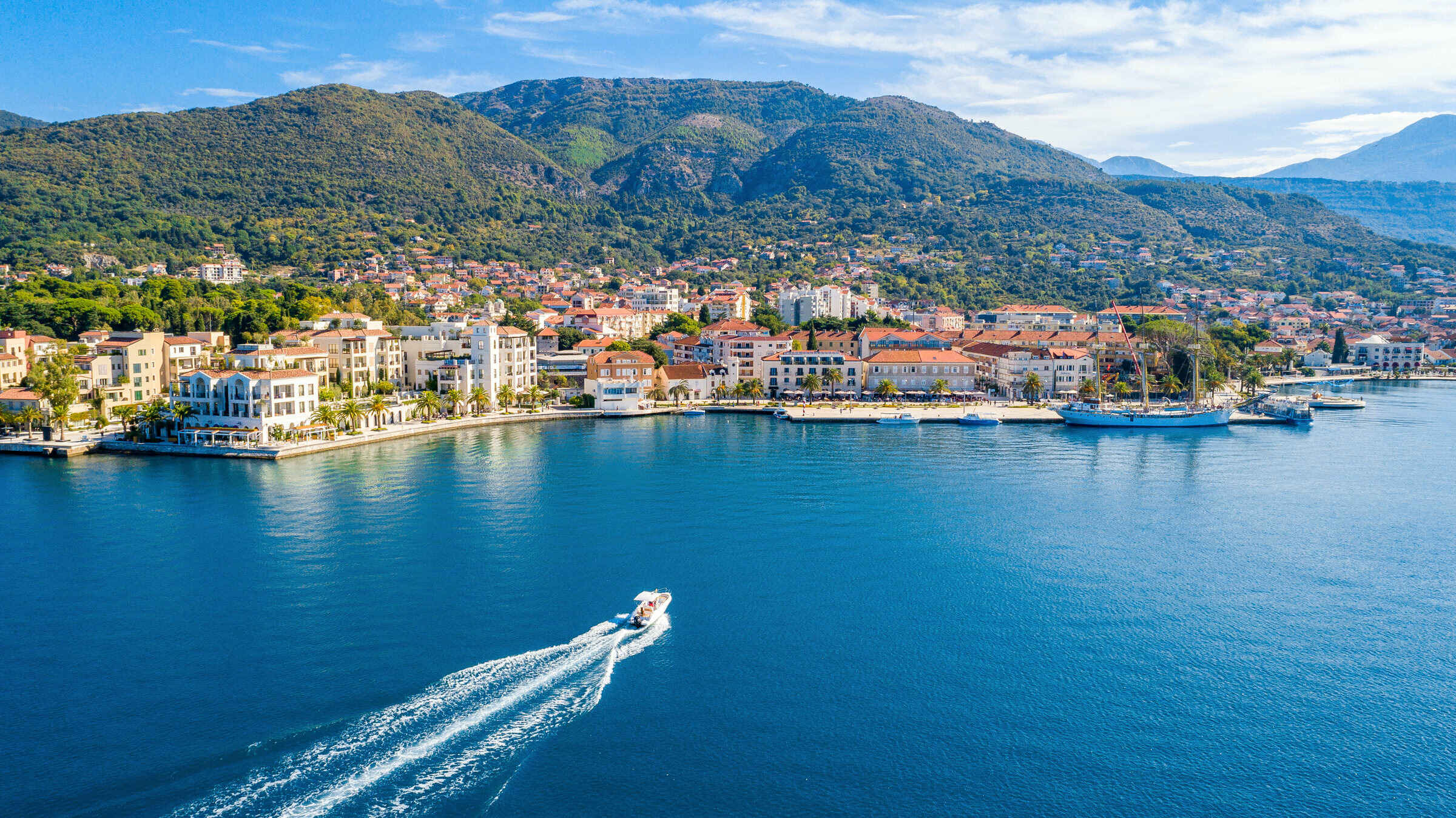 Komšić se smjestio u Tivtu naspram Radončićevog Porte Montenegra