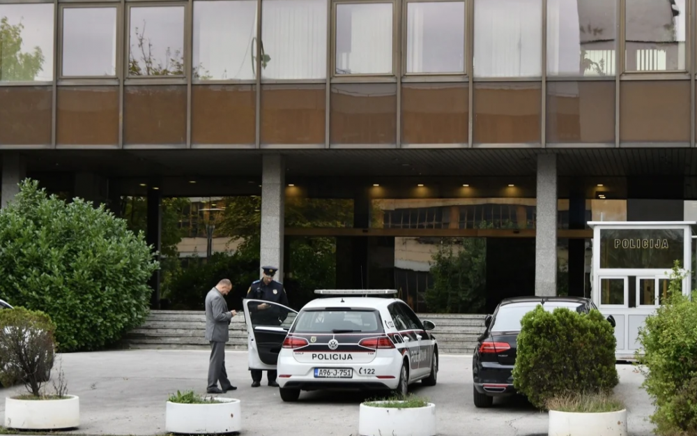 Incident u Vladi FBiH: Policiji prijavljen fizički sukob kolege i kolegice