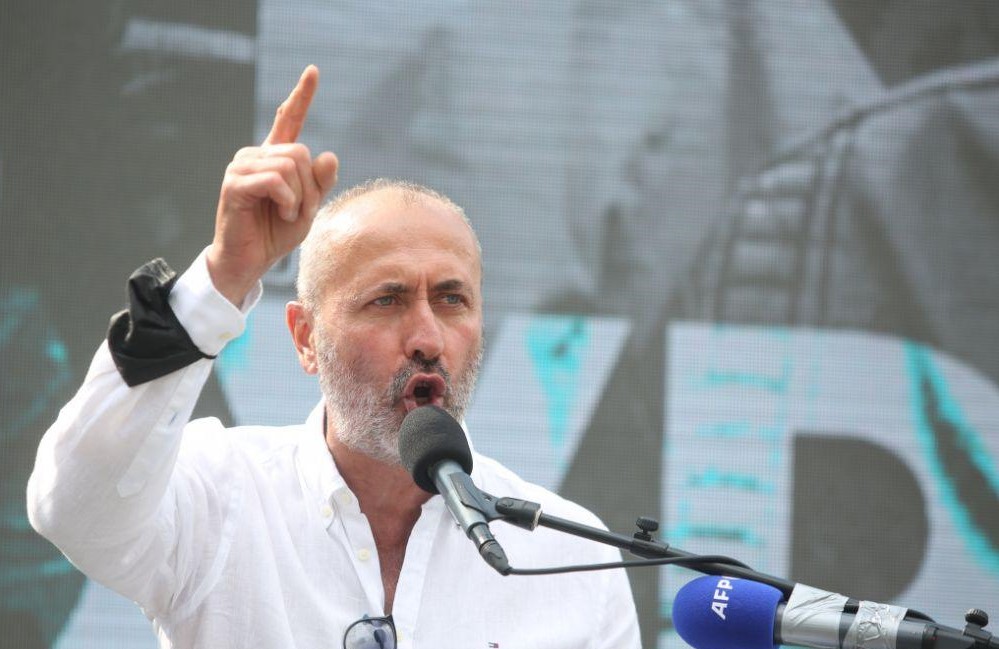 Ifet Feraget poslao poruku: Gospodine Schmidt, pet je do 12!