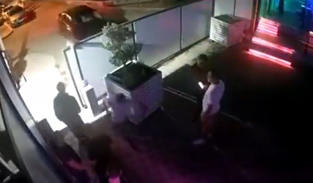 VIDEO Automobilom se namjerno zabio u noćni klub u Ljubuškom