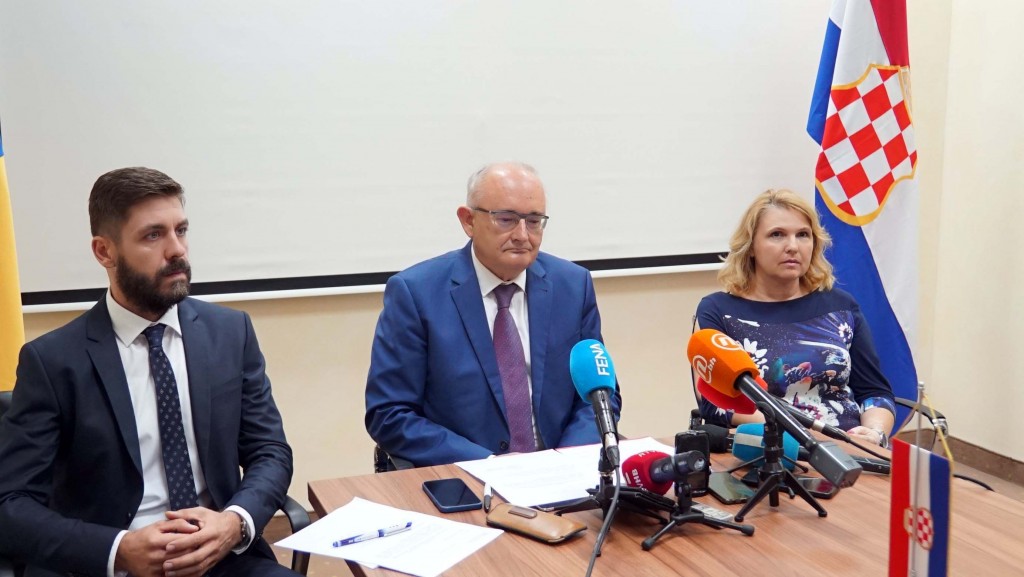 SAD SE SJETILI! HNS kreće u izradu demografske strategije Hrvata u BiH