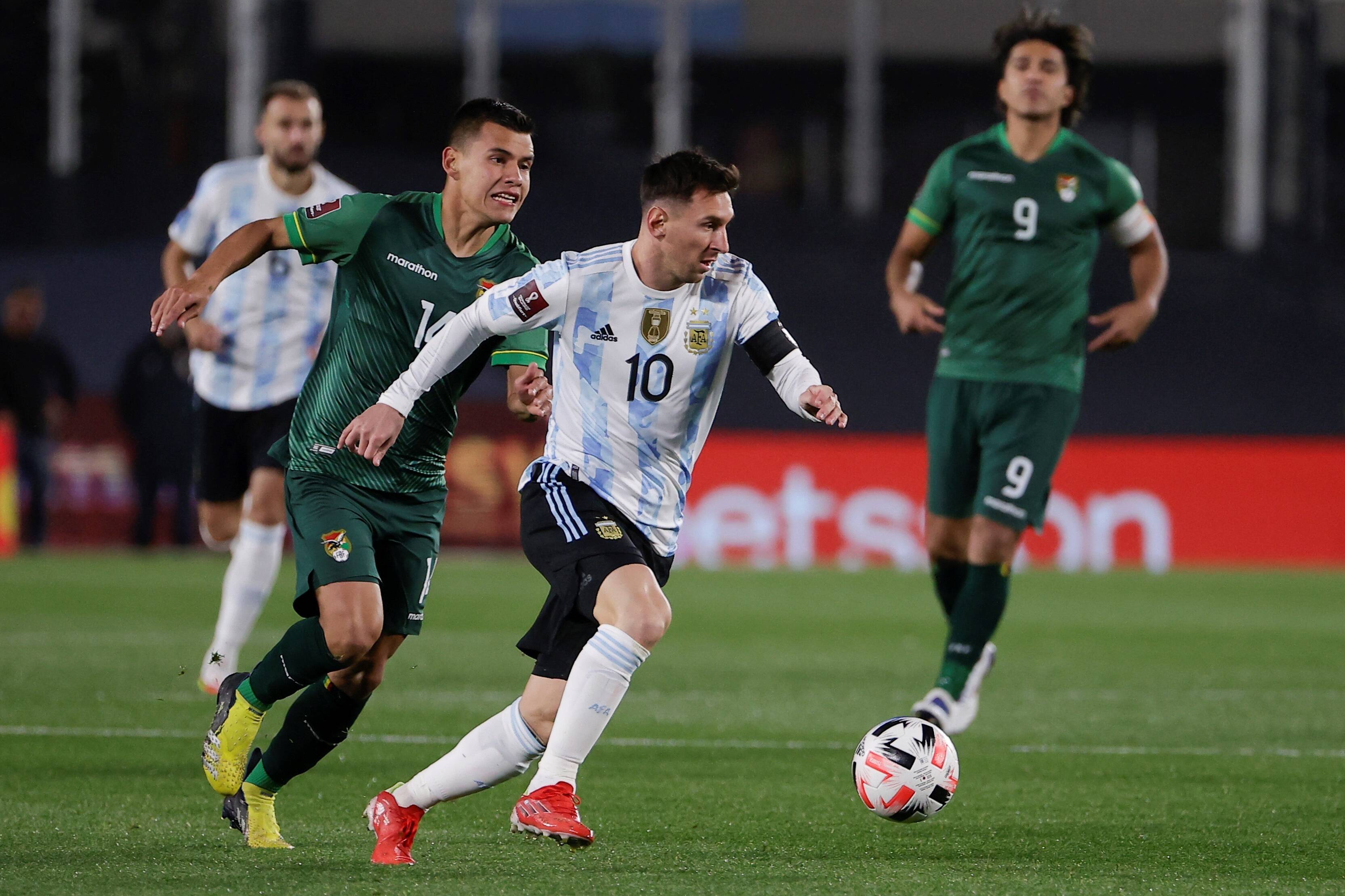 Messi hattrickom protiv Bolivije prestigao Pelea