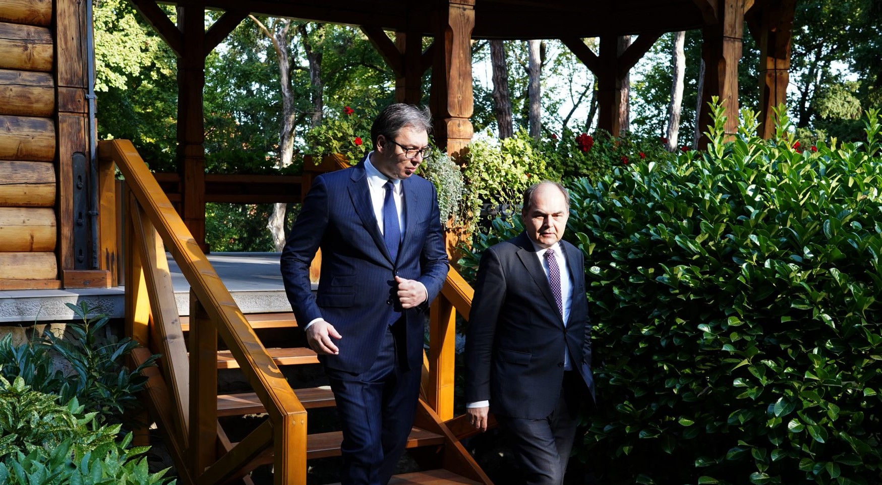 O čemu su razgovarali Schmidt i Vučić?