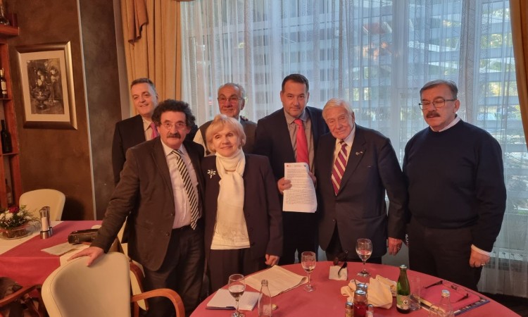 Schwarz-Schilling podržao izmjene Ustava koje predlažu  VKBI, HNV, SGV i Forum parlamentaraca BiH 1990