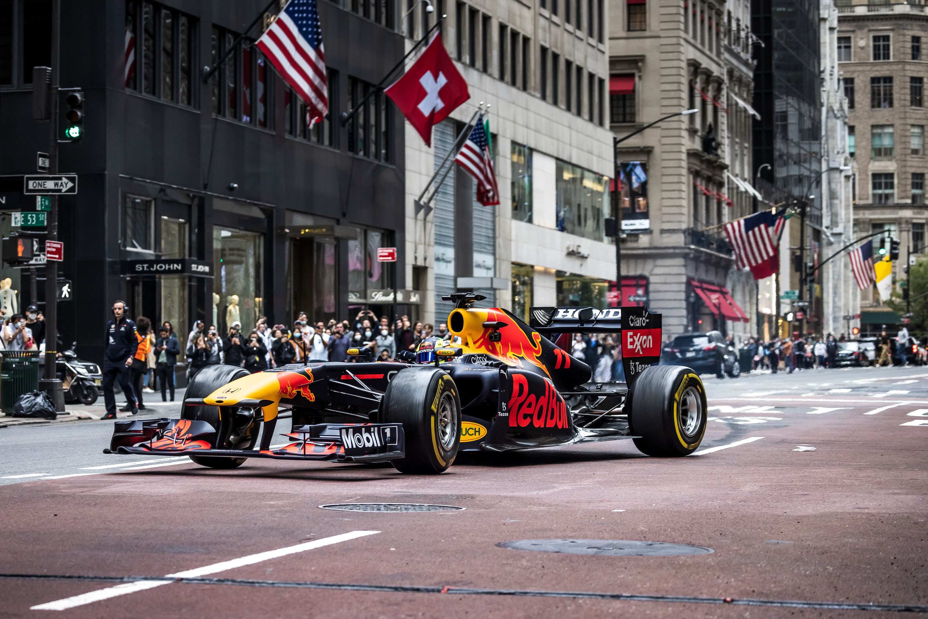 Bolid Red Bull Racinga na ulicama New Yorka