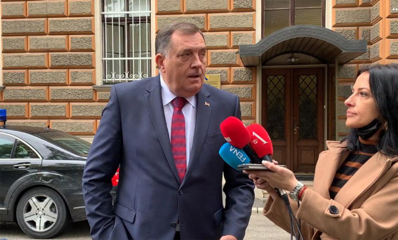 Dodik najavio da će dovesti harmonikaša u Predsjedništvo BiH i zapjevati: 'Nema te više Alija'