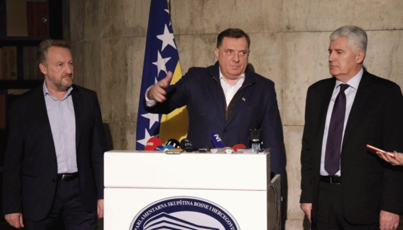 "ZA LJUBAV U TROJE" Dodik spreman sam sjesti s Izetbegovićem i s Čovićem ali bez stranaca